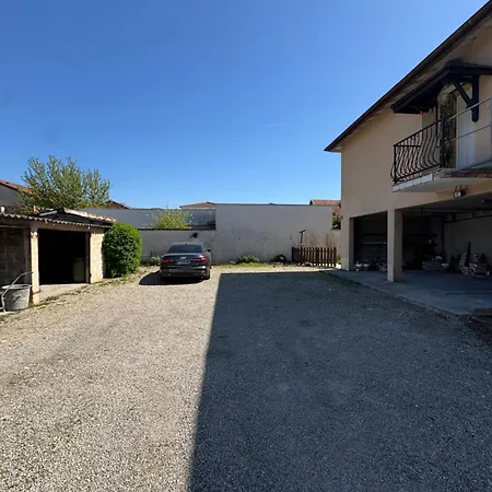 T2 Renove St-priest Centre Avec Parking Prive